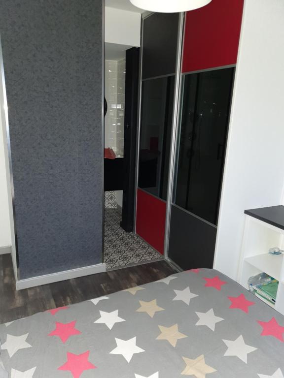 Postel nebo postele na pokoji v ubytování Chambre d hote avec sa SDB privative