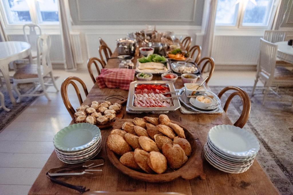 Možnosti raňajok pre hostí v ubytovaní Vanha pappila Hetki Oy