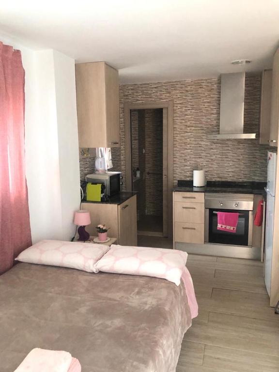 Kuchyňa alebo kuchynka v ubytovaní Miniestudio en Calafell, cerca Barcelona