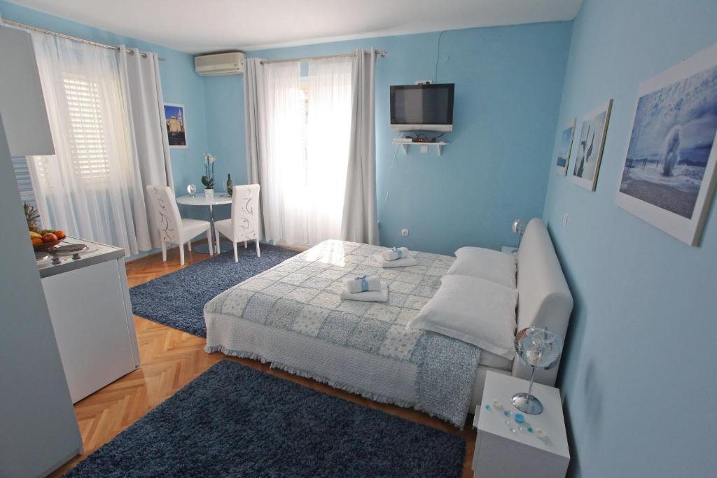 Apartments & Rooms Andrea - Studio With Balcony