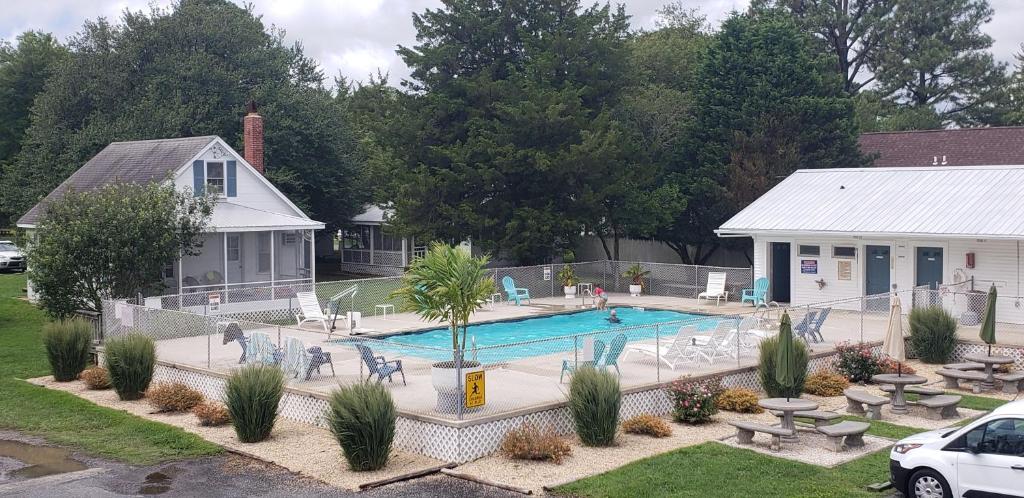 Bazén v ubytování Beach Bum West-O Motel nebo v jeho okolí