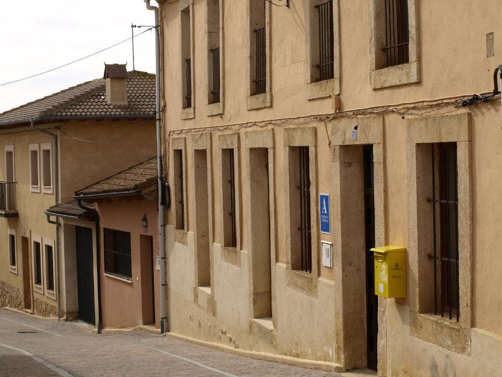 The surrounding neighborhood or a neighborhood close to a hosteleket