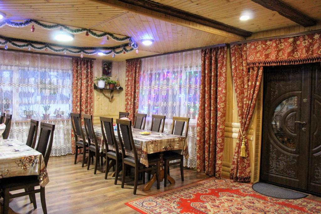 Restaurace v ubytování Садиба "У Валентини"