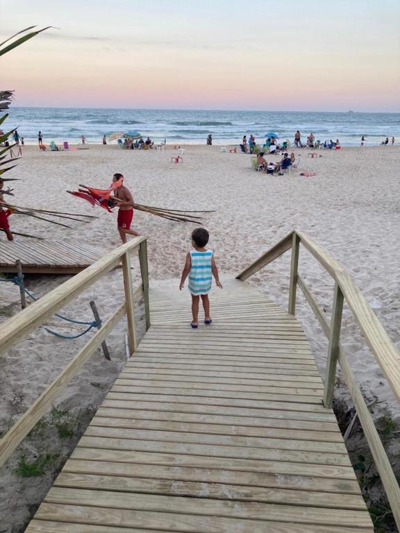  Segurança e conforto na Praia Brava a 100 do mar - Condomínio Curimã