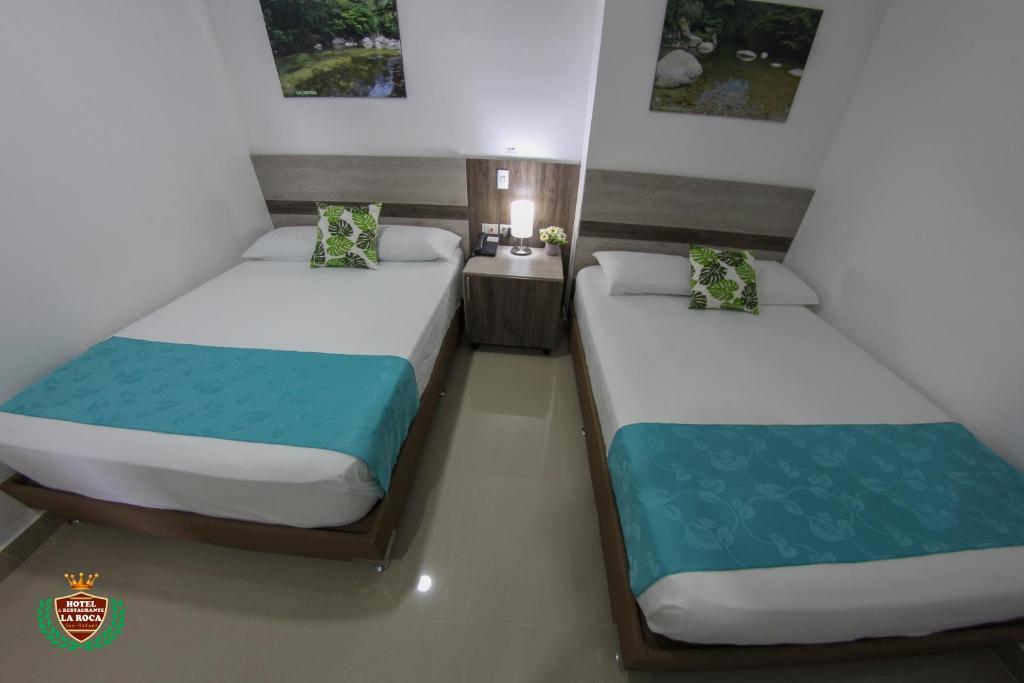 Postel nebo postele na pokoji v ubytování Hotel La Roca San Rafael