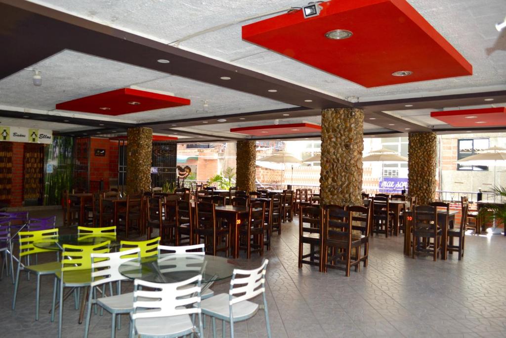 Restaurace v ubytování Hotel La Roca San Rafael