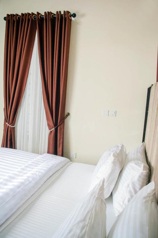 Postel nebo postele na pokoji v ubytování Ocean Park Hotel,Lekki phase 1
