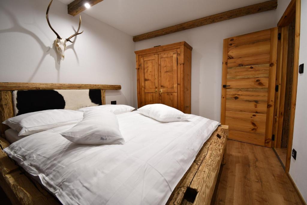 Postel nebo postele na pokoji v ubytování Chalet Apartments Maštal