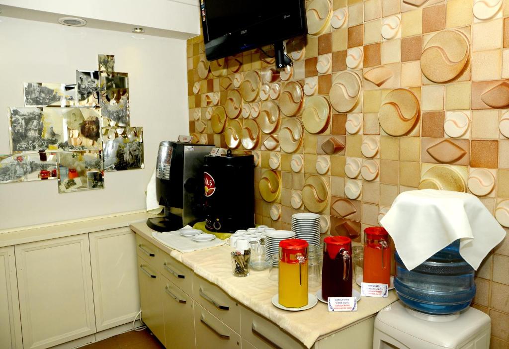 Kuchyň nebo kuchyňský kout v ubytování Anzac Hotel