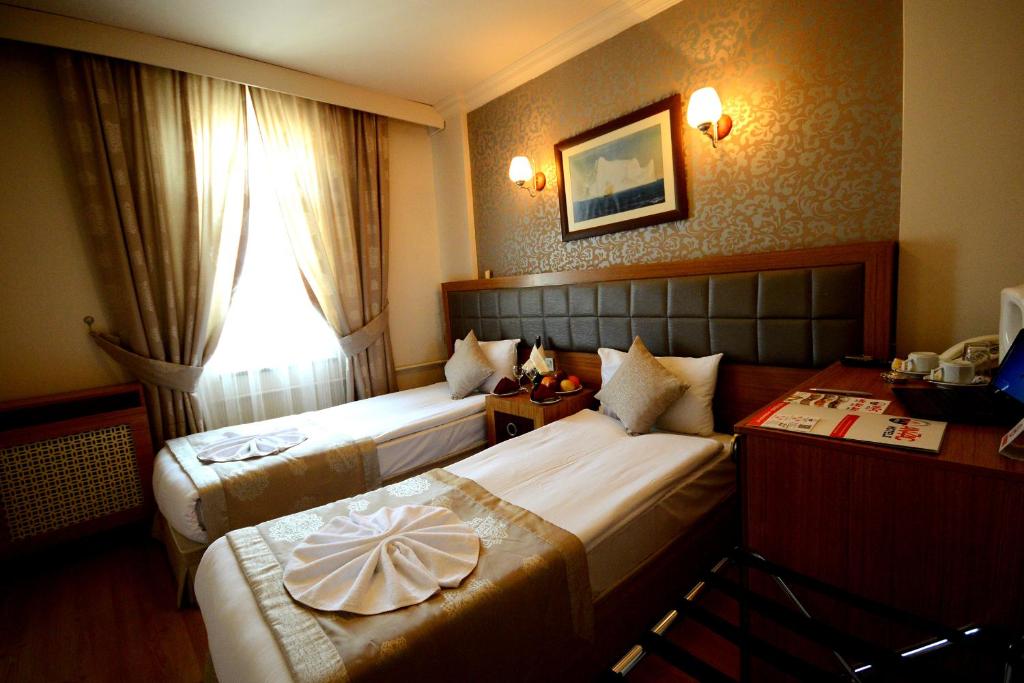 Postel nebo postele na pokoji v ubytování Anzac Hotel