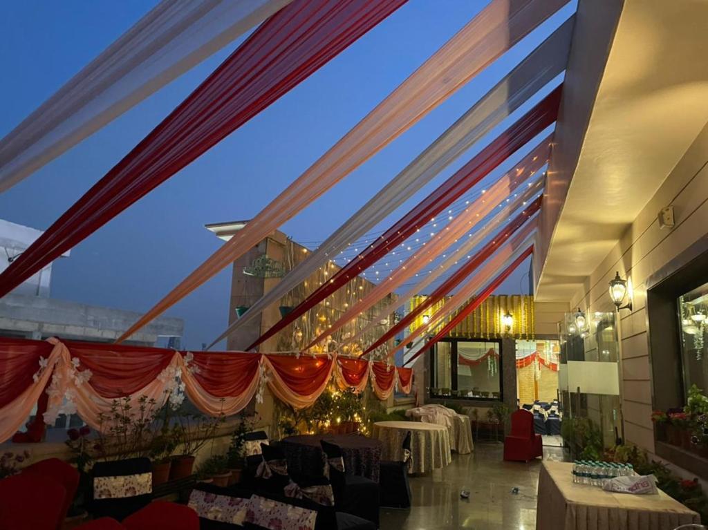 Fotografie z fotogalerie ubytování Hotel Leela Grande v destinaci Karnál