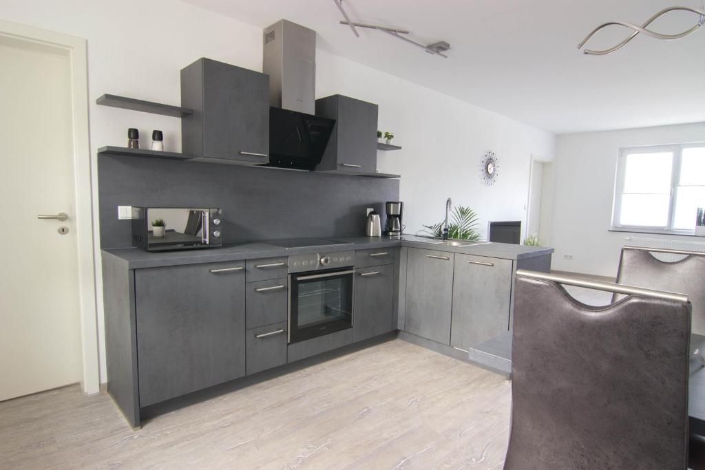 Kuchyň nebo kuchyňský kout v ubytování Appartements am Bodetal
