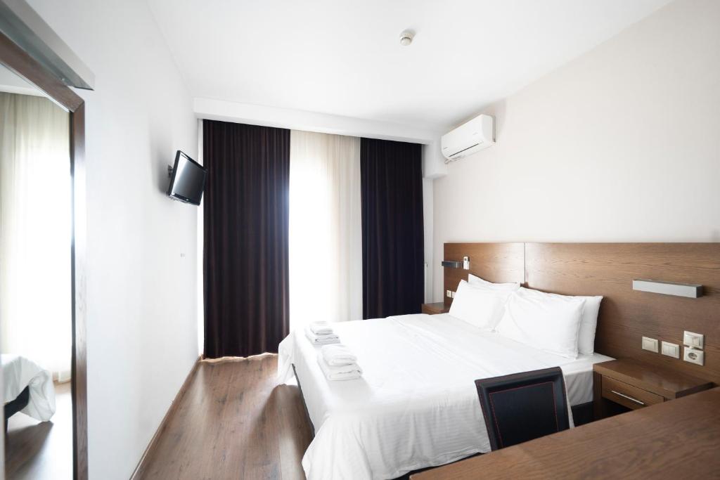 a hotel room with a bed and a television at Rotonda Hotel in Thessaloniki