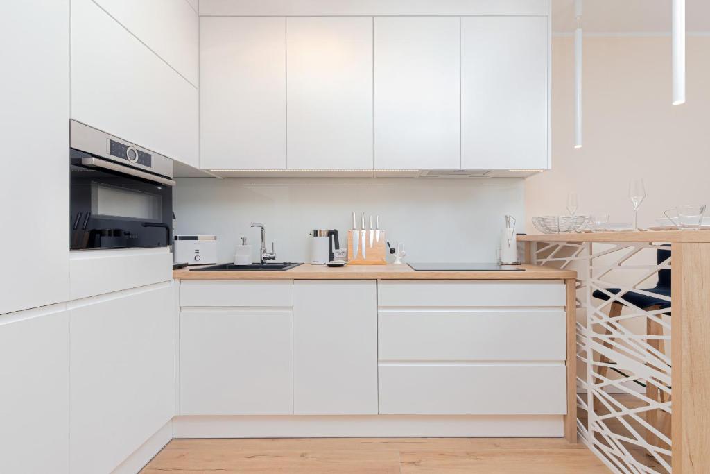Kuchyňa alebo kuchynka v ubytovaní Apartment Awanport Gdynia Żeromskiego by Noclegi Renters