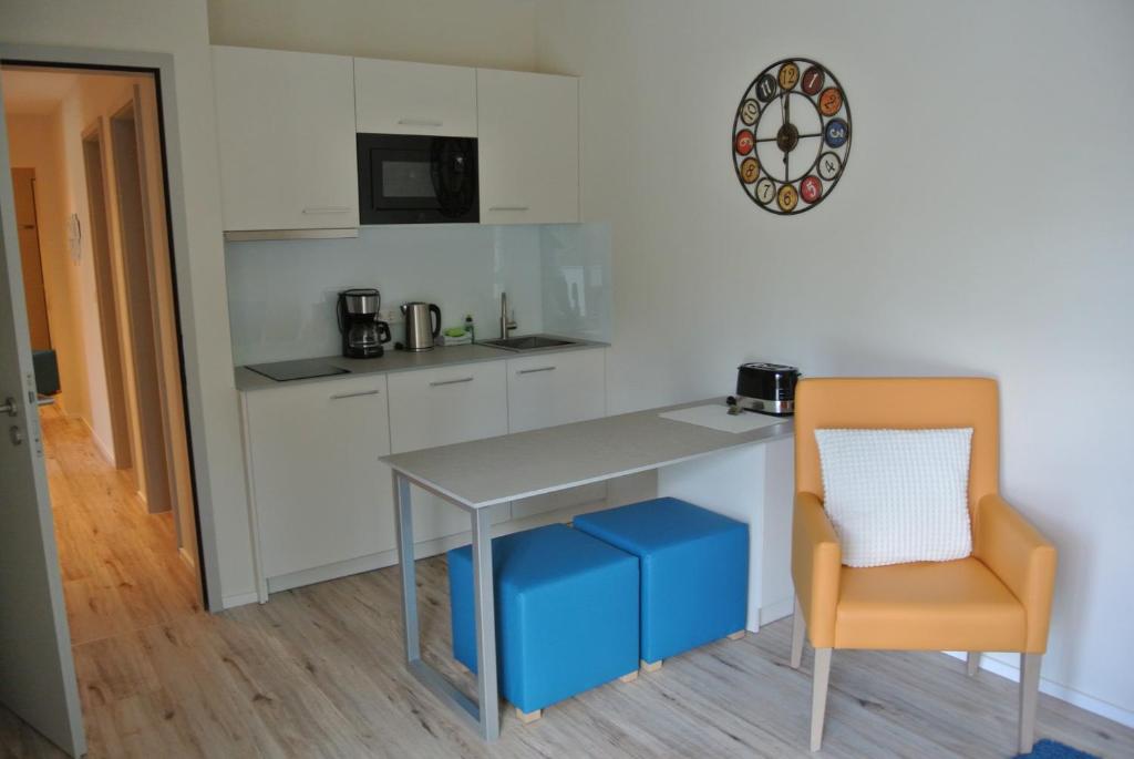 مطبخ أو مطبخ صغير في Bernsteinsee Ferienwohnungen und Apartments