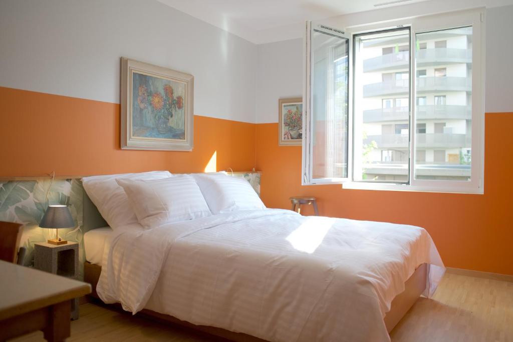 
Double Room with Shared Bathroom
