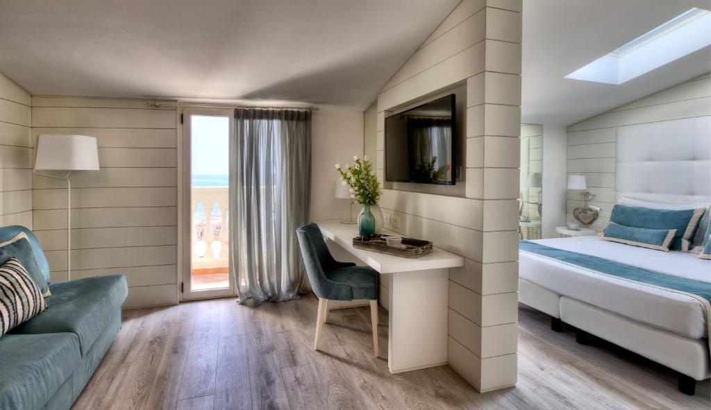 Postel nebo postele na pokoji v ubytování Novecento Suite Hotel
