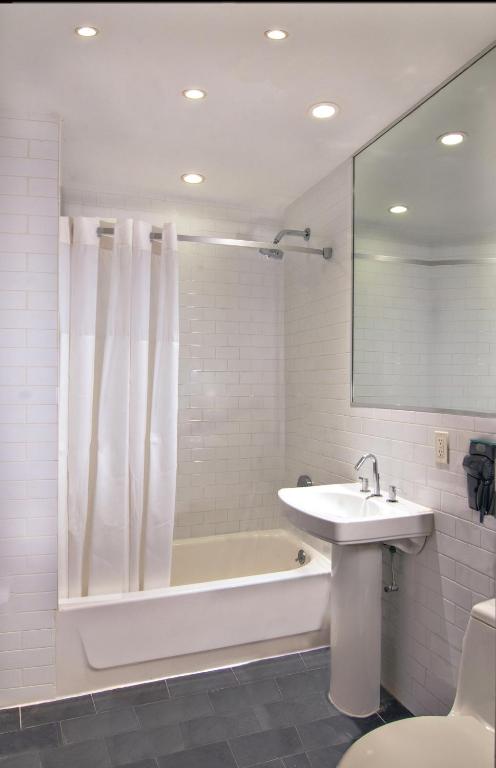 Night Hotel Broadway - シルバー、フルベッド1個