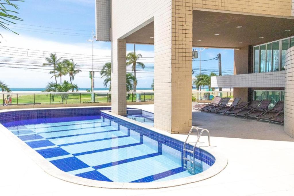 Modern Beachfront Apartment w. Magnificent Seaview