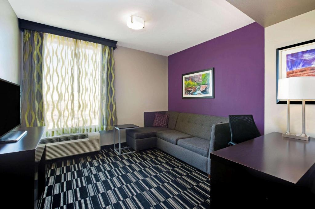 La Quinta by Wyndham Cedar City - Executive King Room Met Bankbed