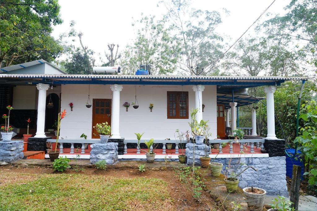 10 Best Resorts In Valparai