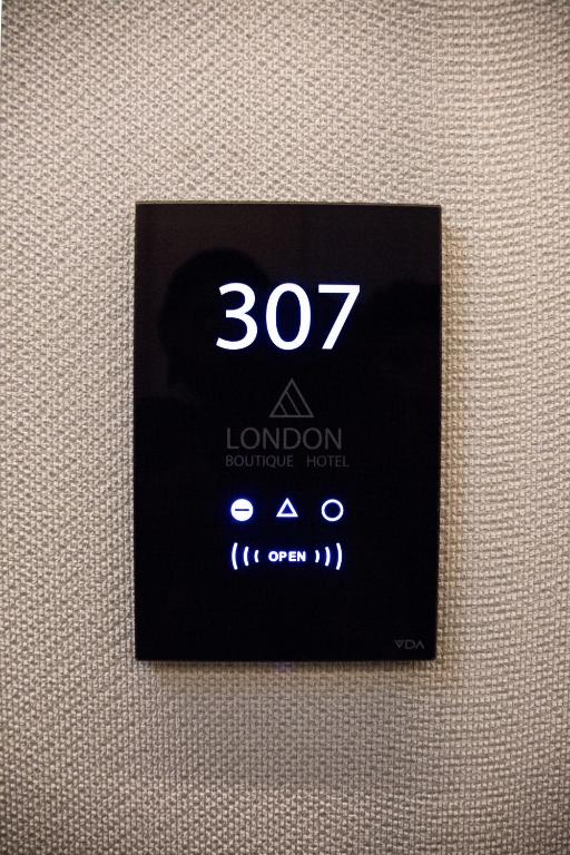 Certifikát, hodnocení, plakát nebo jiný dokument vystavený v ubytování London Hotel