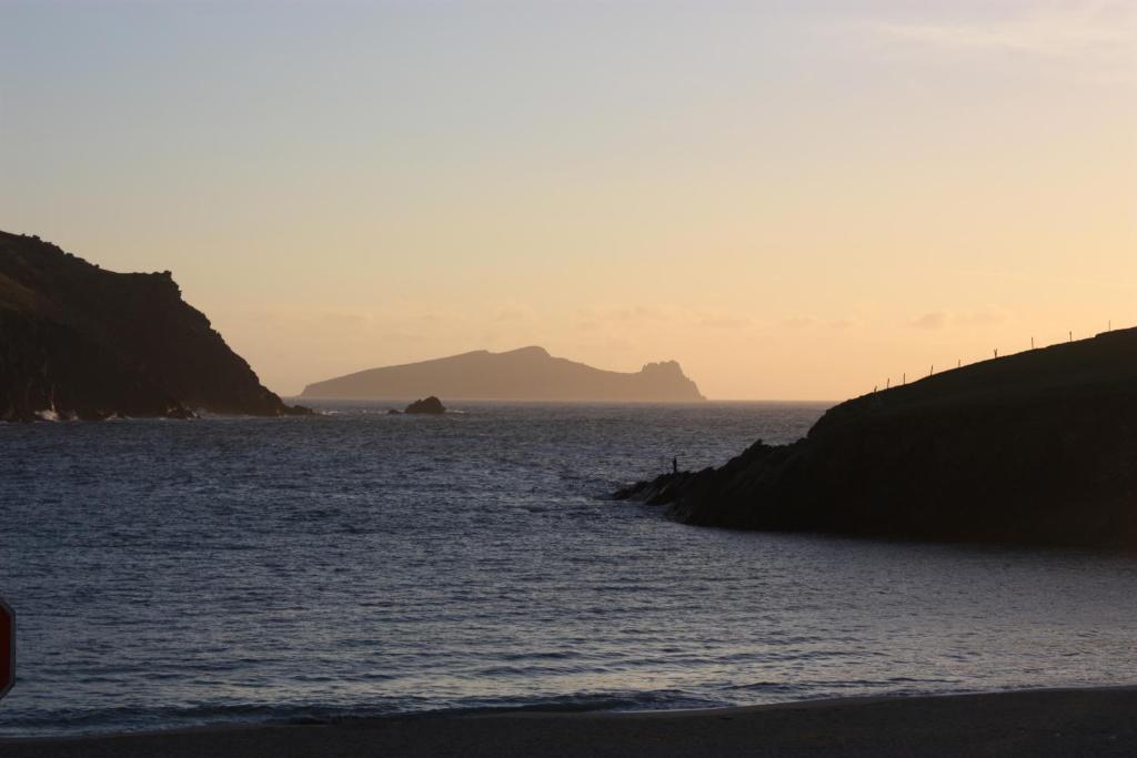 a view of the ocean with a mountain in the distance at Murphy's Pub and Bed & Breakfast in Dingle