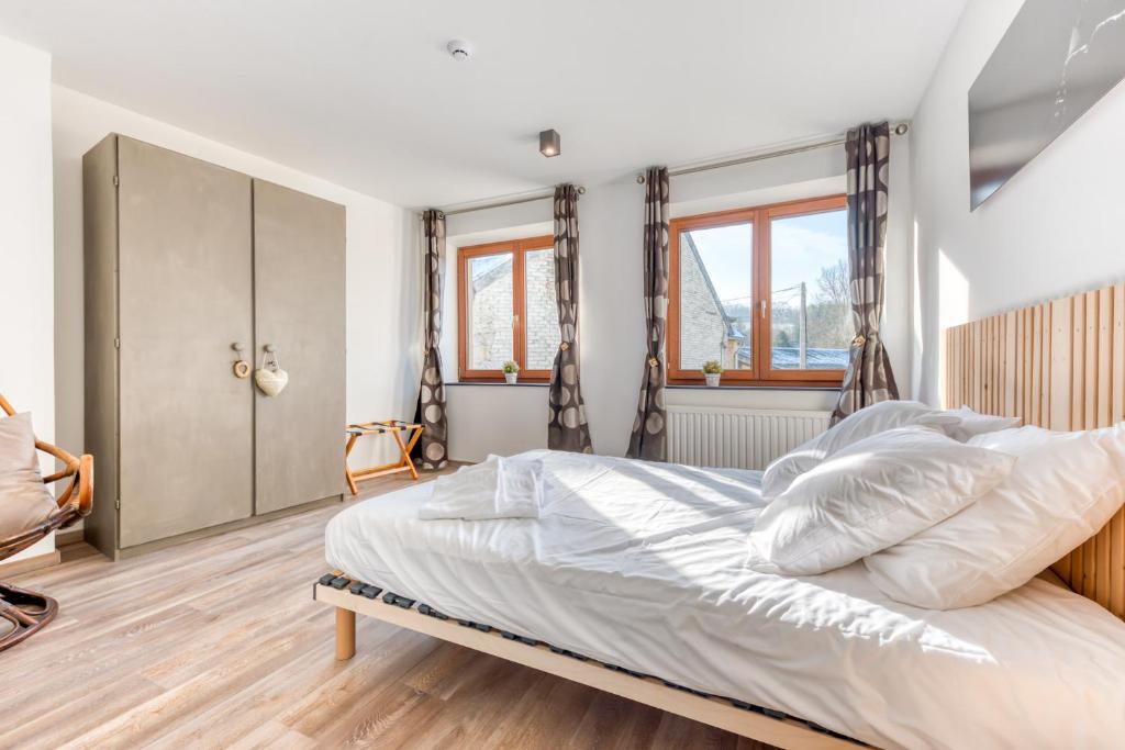 Postel nebo postele na pokoji v ubytování Gîte de la cascade