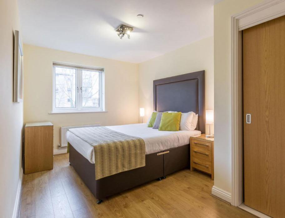 Farnborough - Stylish Modern 2 Bed 2 Bathroom Apartments