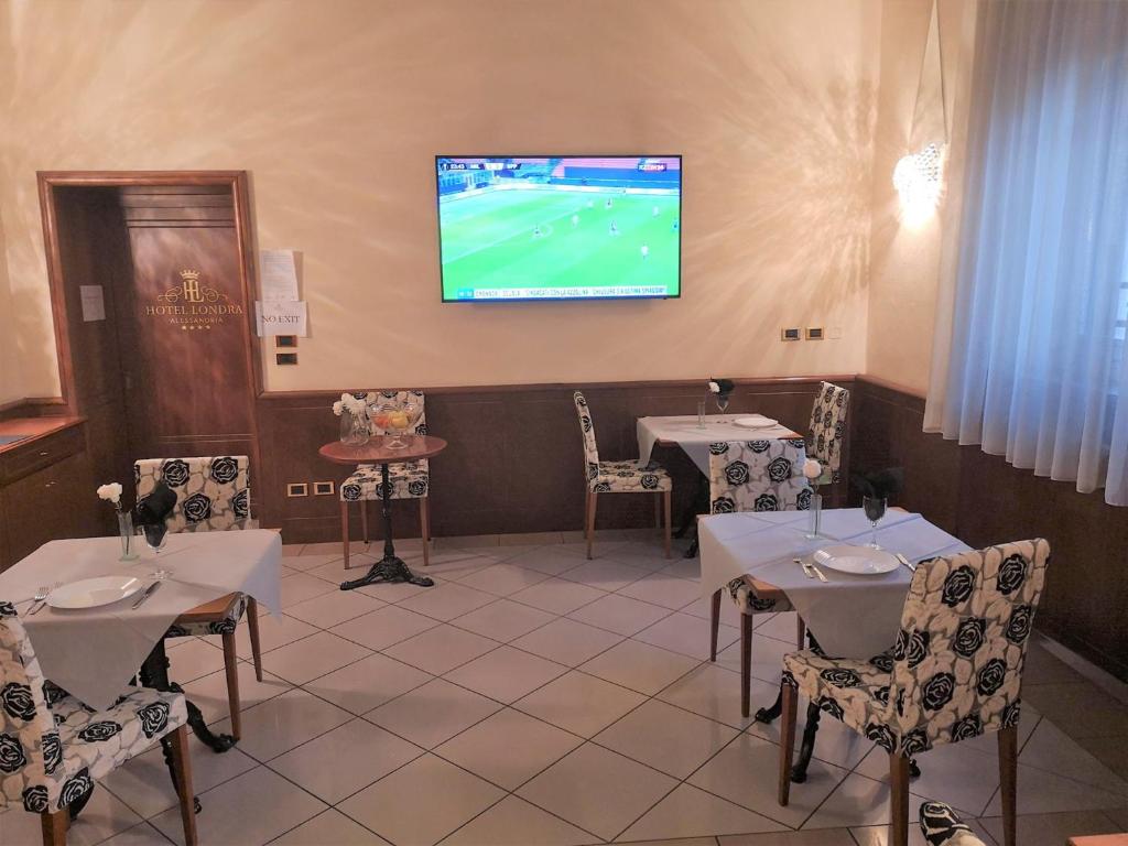 TV a/nebo společenská místnost v ubytování Hotel Londra