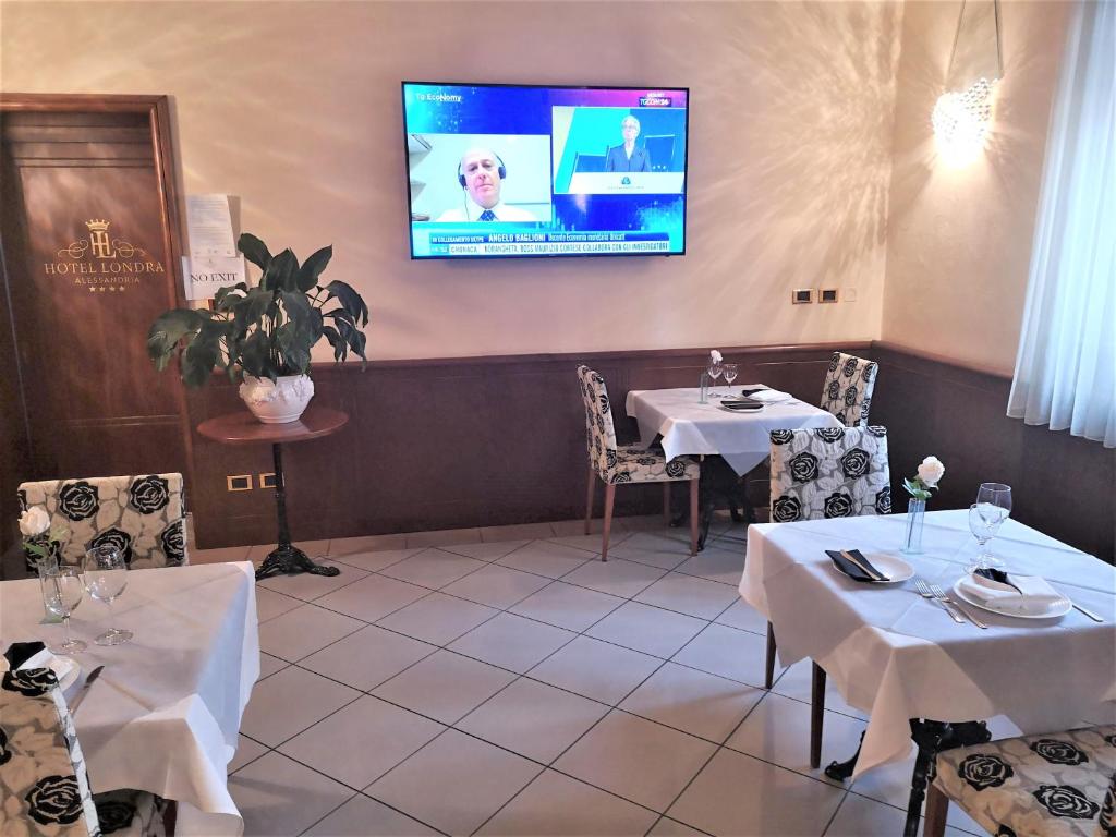 TV a/nebo společenská místnost v ubytování Hotel Londra