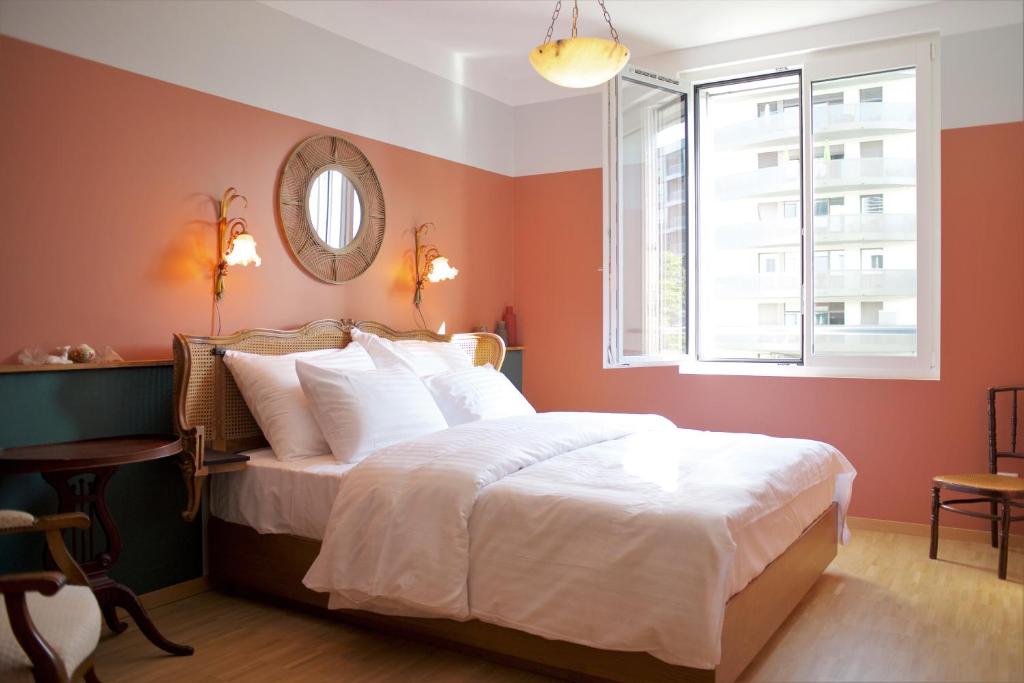 
Double Room with Shared Bathroom
