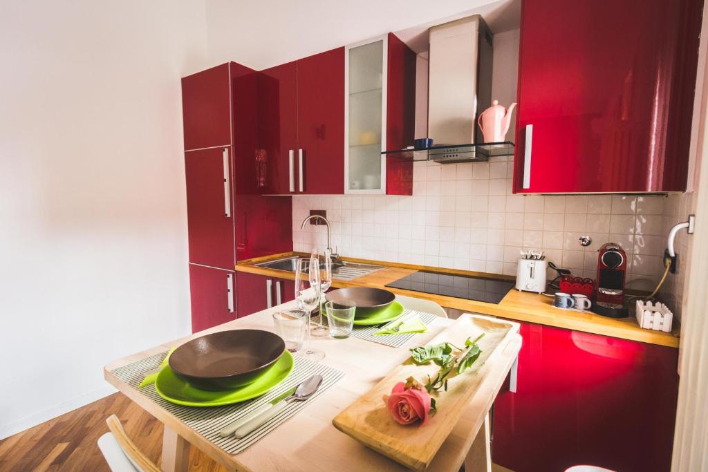 Kuchnia lub aneks kuchenny w obiekcie GetTheKey S.Felice Suites