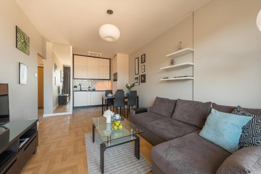 Kuchyňa alebo kuchynka v ubytovaní Konstruktorska P&O Serviced Apartments