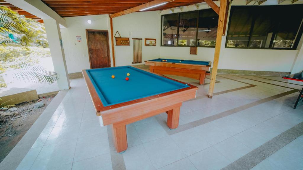 Biliár nebo kulečník v ubytování La Ardilla de Santa Fe by Bernalo Hotels