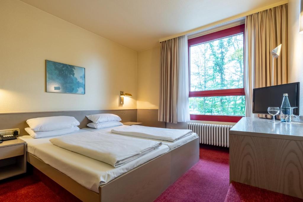Postel nebo postele na pokoji v ubytování Hotel Baden-Baden
