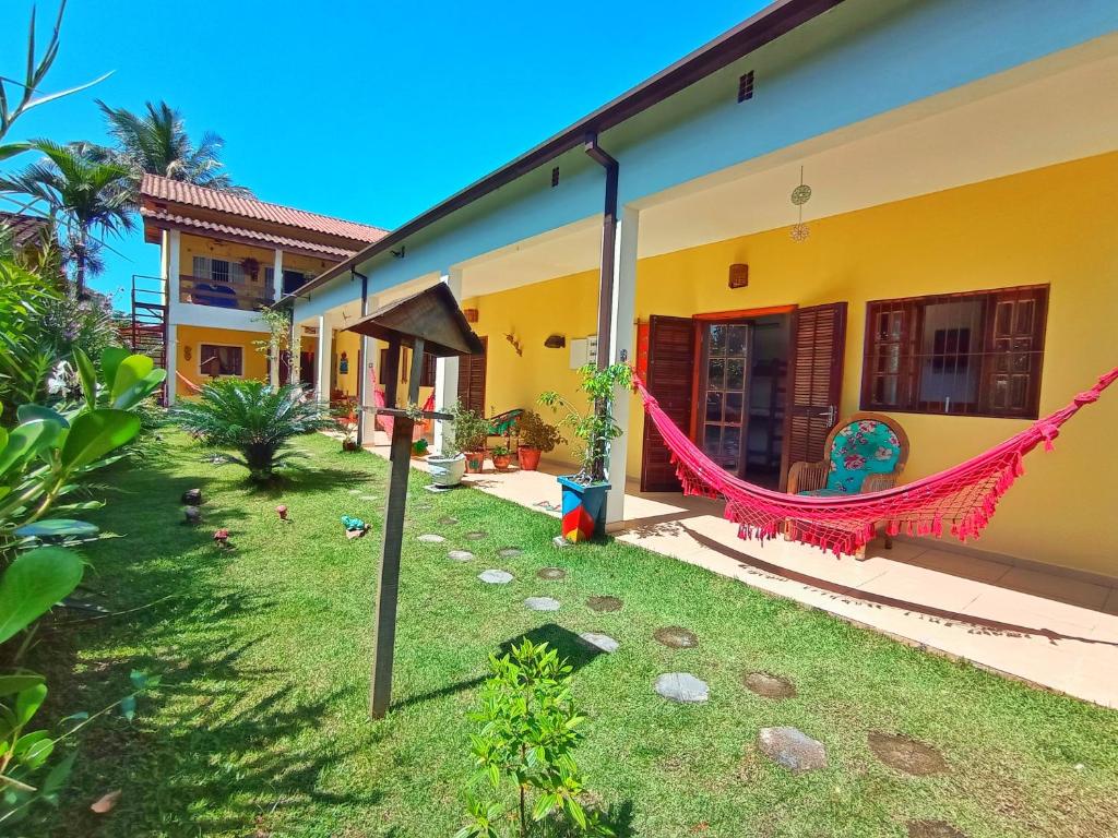 a house with a hammock in the yard at Bardul´s House in Ubatuba