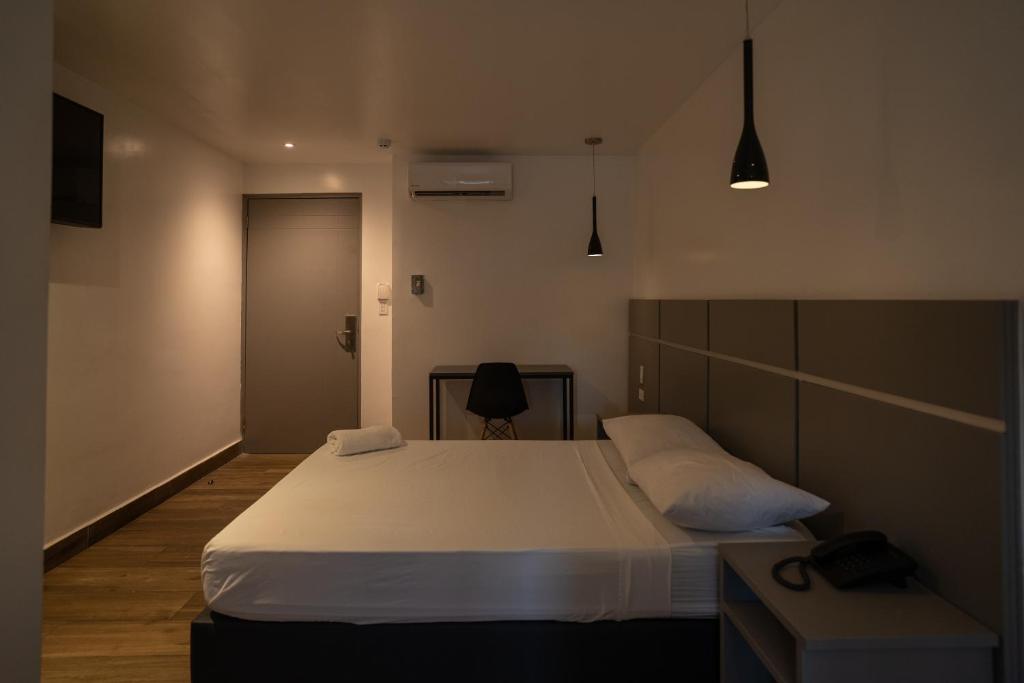 Postel nebo postele na pokoji v ubytování Residencial & Hotel Palazzo