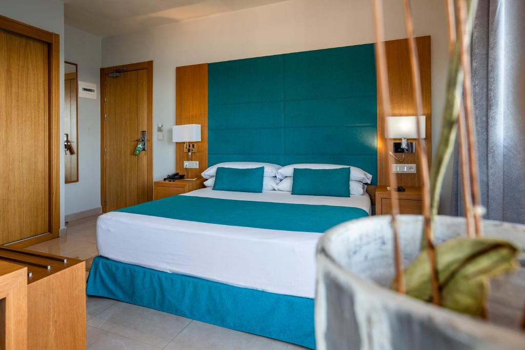 Postel nebo postele na pokoji v ubytování Hotel Omeya
