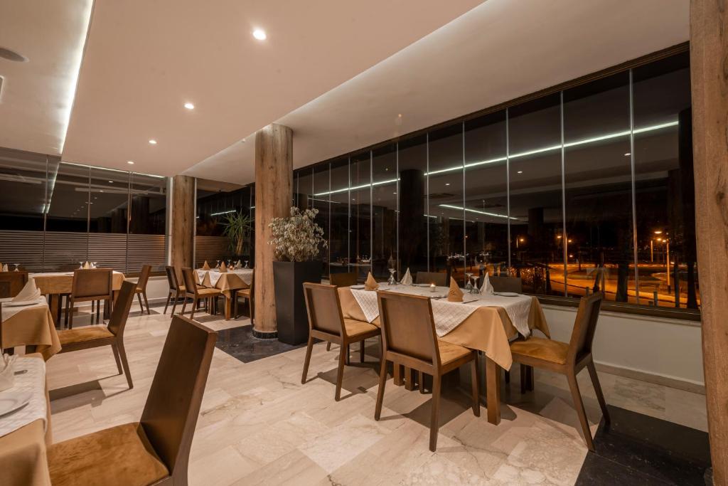 Restaurace v ubytování Hotel Omeya