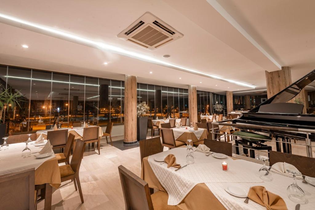 Restaurace v ubytování Hotel Omeya