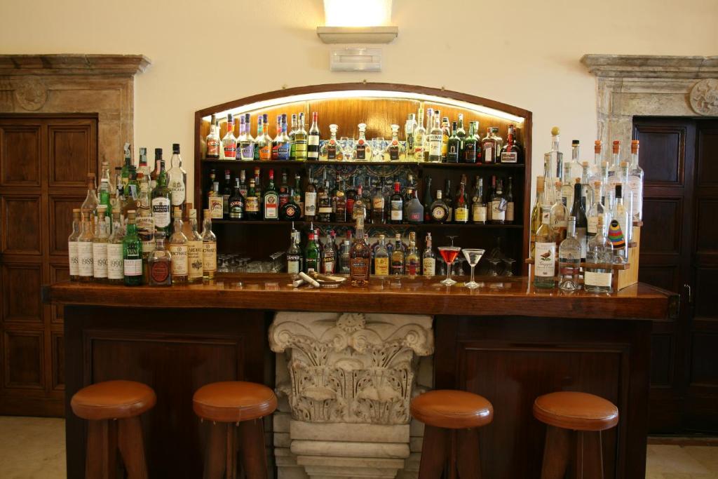 a bar filled with lots of bottles of alcohol at Grand Hotel Dei Castelli in Sestri Levante