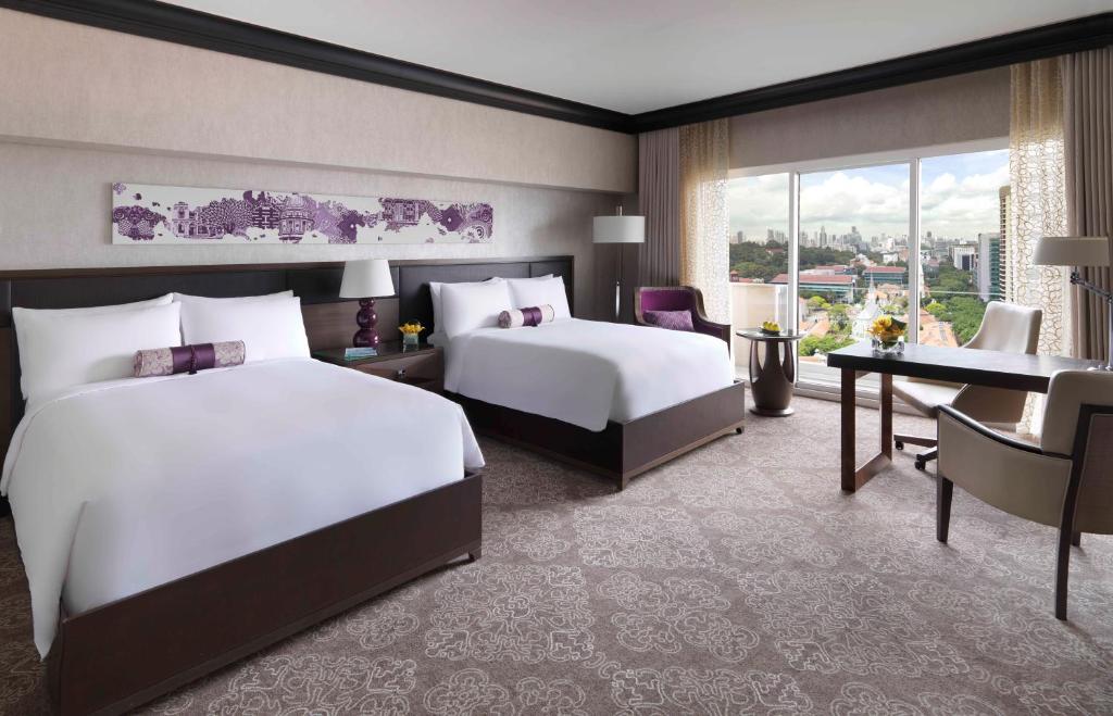 Fairmont Singapore - Fairmont双人间，带有两张双人床和阳台