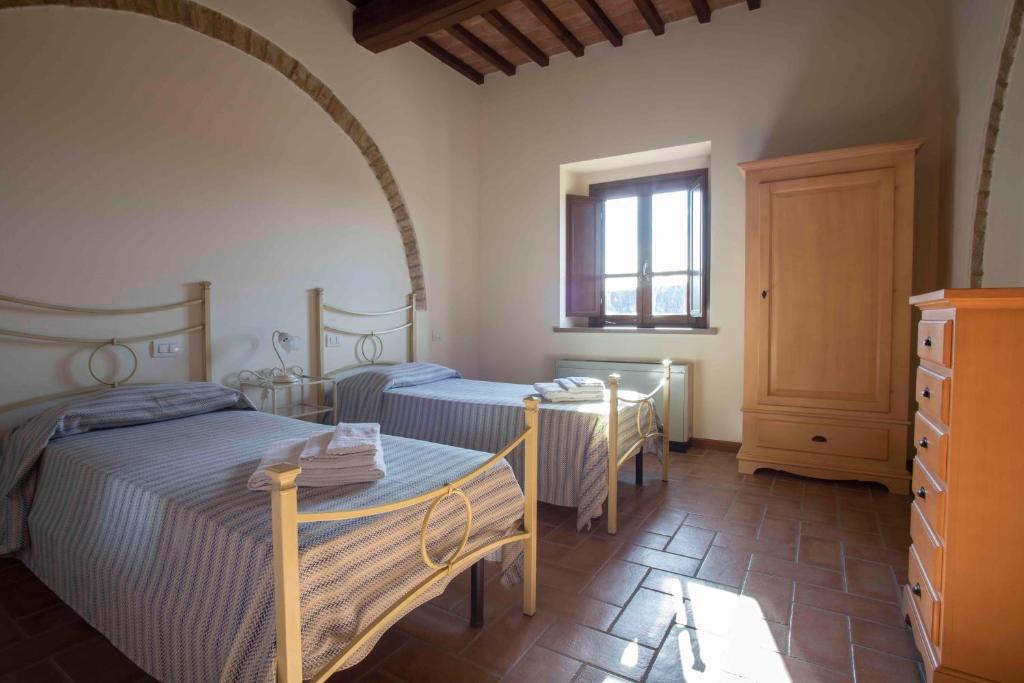 En eller flere senge i et værelse på Colle Bertini