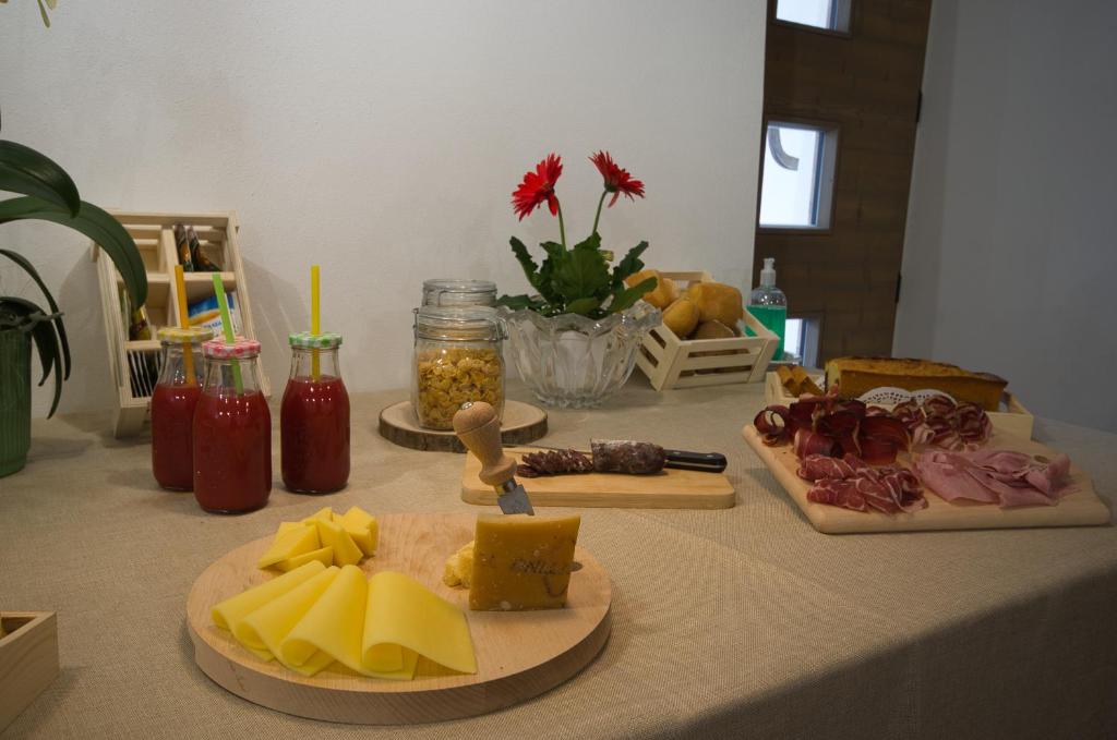 Jedlo v ubytovaní bed & breakfast alebo blízkom okolí