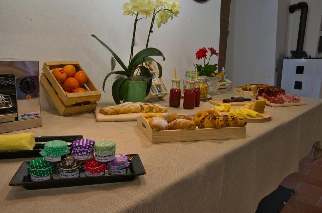 Jedlo v ubytovaní bed & breakfast alebo blízkom okolí