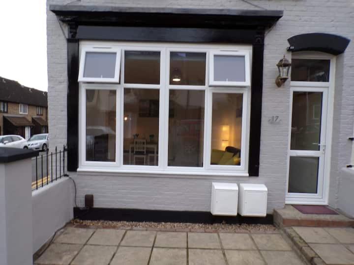 City Beach AirBnB Southend on Sea, - Housity