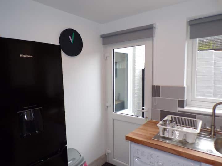 City Beach AirBnB Southend on Sea, - Appartement De Deux Chambres