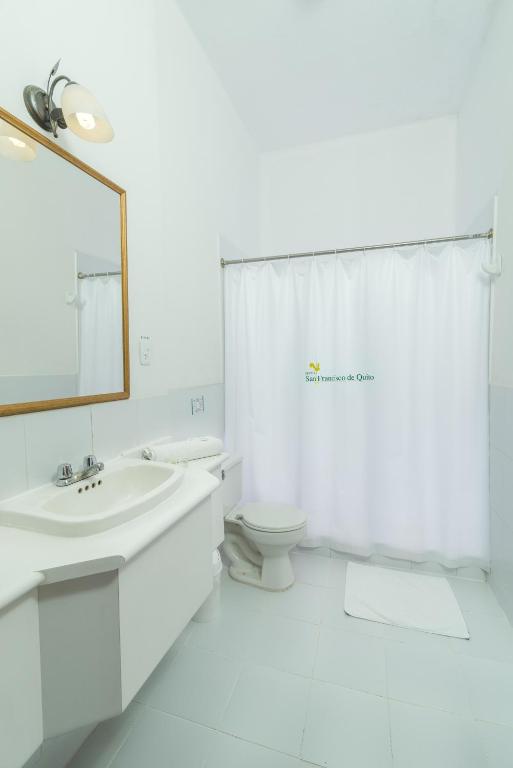 Koupelna v ubytování Hotel San Francisco De Quito