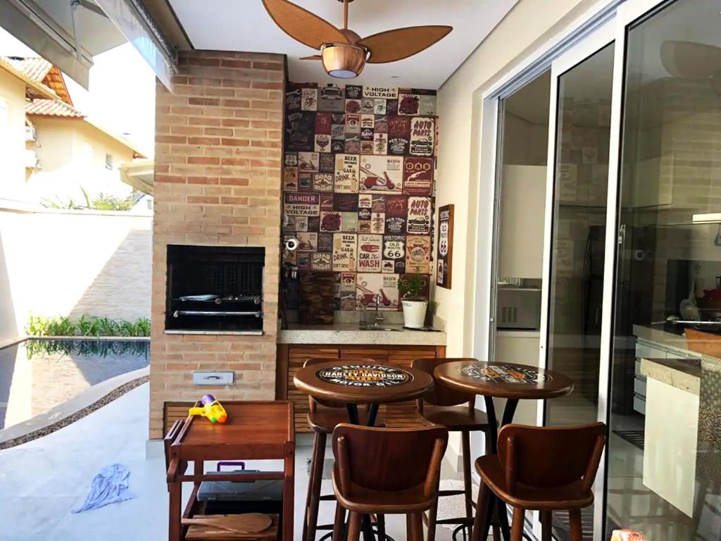  Casa com lazer em condominio fechado em Juquehy SP